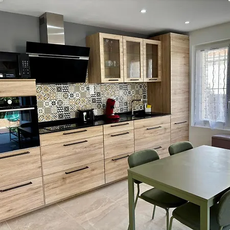 Superbe Renove A 150 Metres De La De Daire *