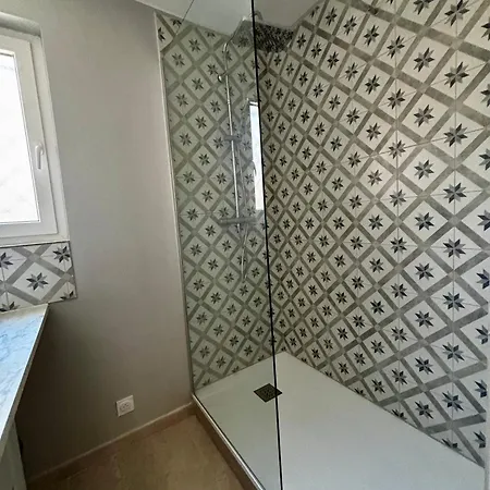 Daire Superbe Renove A 150 Metres De La De